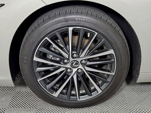 Used 2025 Lexus ES 300h w/ Premium Package image 9