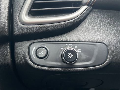 Used 2019 Chevrolet Trax LT w/ LT Convenience Package image 15