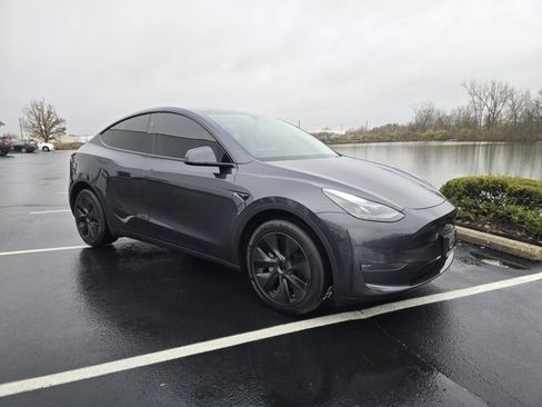 Used 2024 Tesla Model Y Long Range image 59