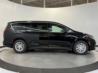 New 2026 Chrysler Pacifica Select video 2