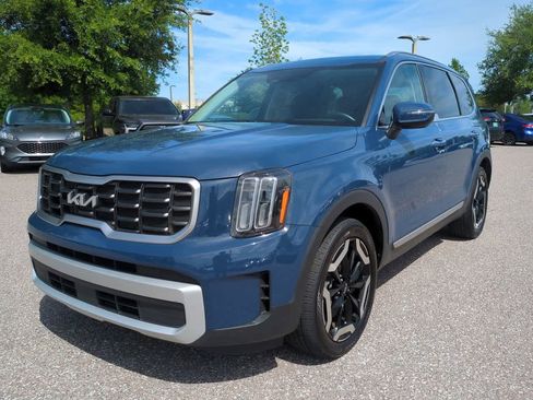 Used 2025 Kia Telluride S FWD image 2