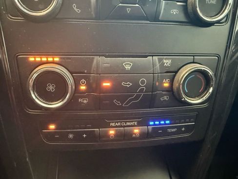 Used 2018 Ford Explorer XLT image 21