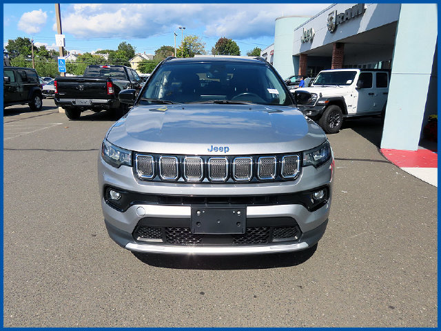 Used 2022 Jeep Compass Limited w/ Sun and Sound Group AWD/4WD image 3