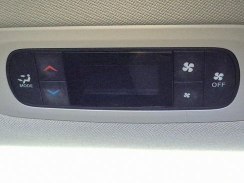 Used 2022 Chrysler Voyager LX image 22