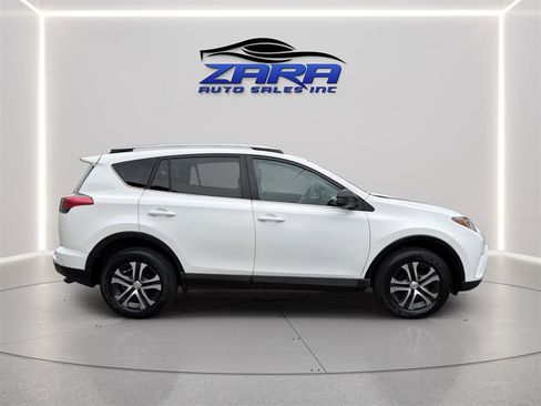 Used 2016 Toyota RAV4 LE AWD/4WD image 8