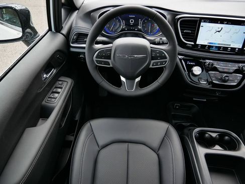 New 2026 Chrysler Pacifica Select image 13