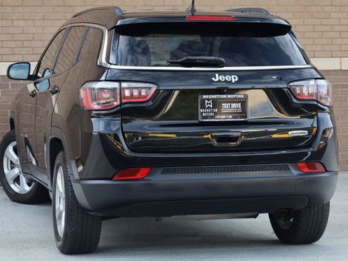 Used 2019 Jeep Compass Latitude FWD image 8