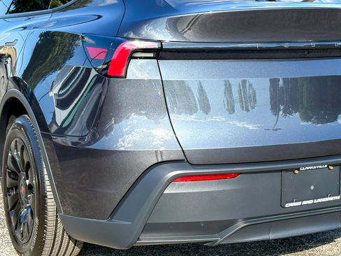 Used 2026 Tesla Model Y AWD image 9