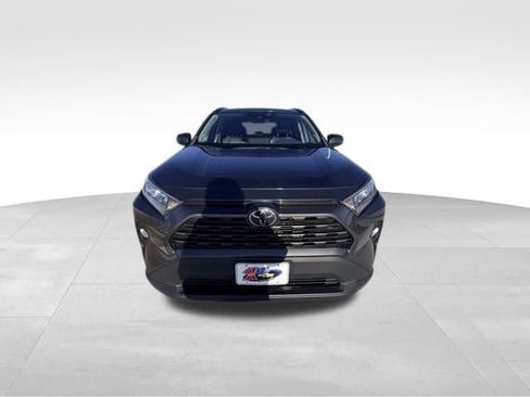 Used 2019 Toyota RAV4 XLE Premium image 2