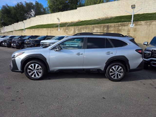 Used 2025 Subaru Outback Premium w/ Popular Package #1A AWD/4WD image 4
