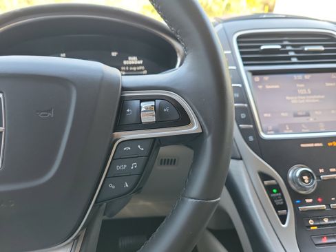 Used 2020 Lincoln Nautilus FWD w/ Equipment Group 101A image 30