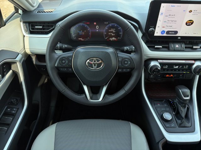 Used 2025 Toyota RAV4 Limited w/ Weather Package AWD/4WD image 15