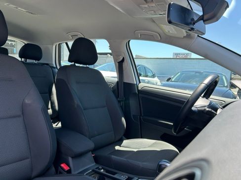 Used 2019 Volkswagen e-Golf SE w/ Driver Assistance Package FWD image 29
