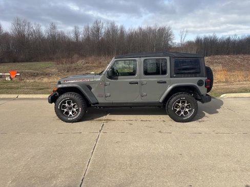Used 2021 Jeep Wrangler Unlimited Rubicon w/ LED Lighting Group AWD/4WD image 7