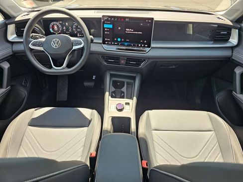 New 2026 Volkswagen Tiguan SE AWD/4WD image 9