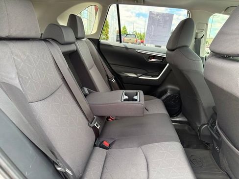 Used 2025 Toyota RAV4 XLE AWD/4WD image 31