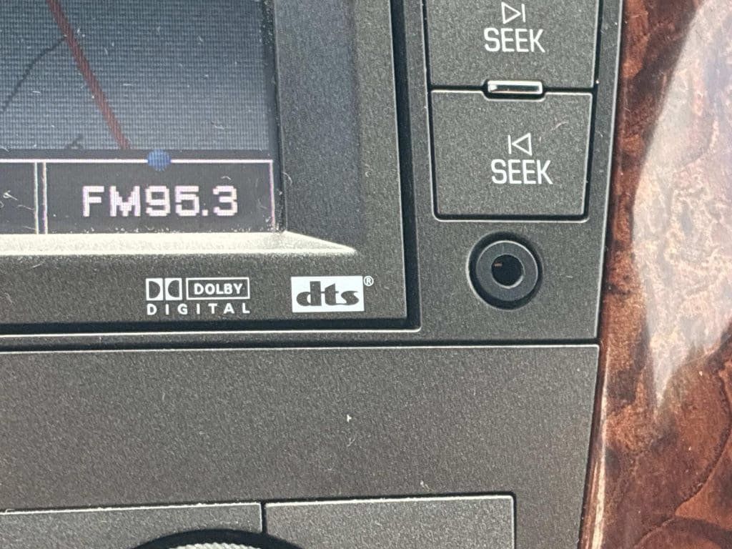 Used 2007 Cadillac DTS Luxury I w/ Sun And Navigation Package FWD image 32