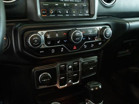 Used 2020 Jeep Wrangler Unlimited Sahara w/ Uconnect 4C Nav & Sound Group AWD/4WD image 19