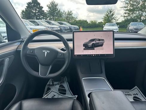 Used 2024 Tesla Model Y Long Range RWD image 14