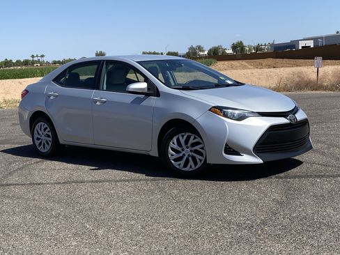 Used 2018 Toyota Corolla LE FWD image 32