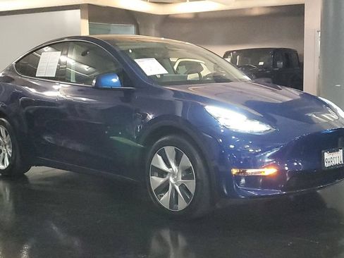 Used 2023 Tesla Model Y Long Range AWD/4WD image 3