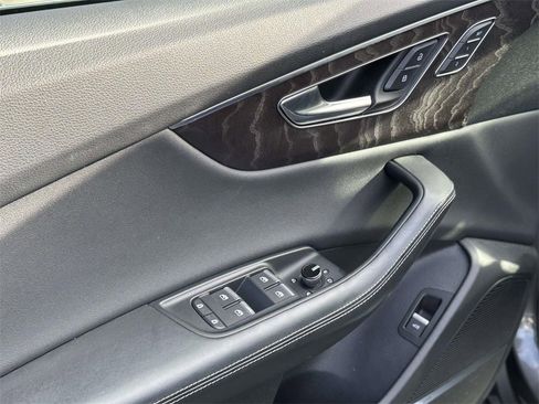 Used 2022 Audi Q8 Prestige image 18