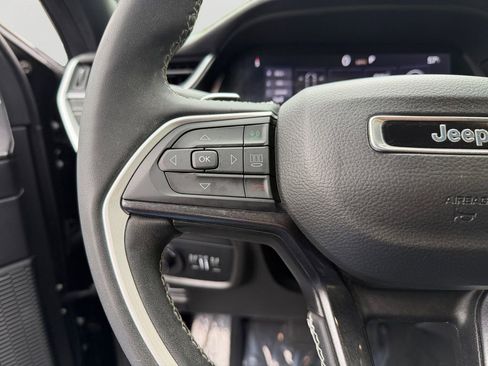 Used 2023 Jeep Grand Cherokee L Laredo AWD/4WD image 21