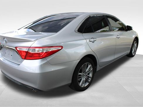 Used 2015 Toyota Camry SE FWD image 14