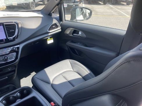 New 2026 Chrysler Voyager LX image 35