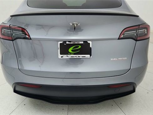 Used 2025 Tesla Model Y Performance image 11