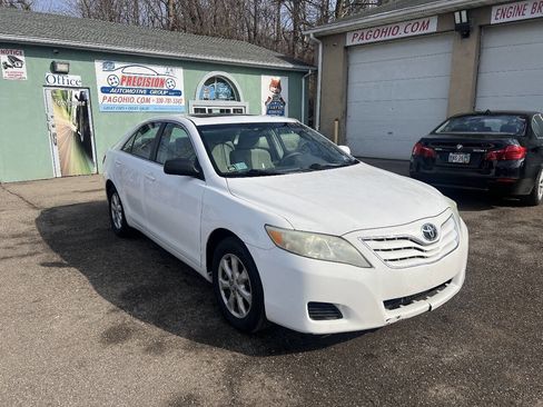 Used 2011 Toyota Camry LE w/ LE Extra-Value Pkg image 2