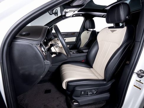 Used 2019 Bentley Bentayga image 16