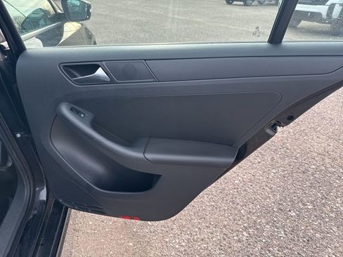 Used 2011 Volkswagen Jetta SE image 15