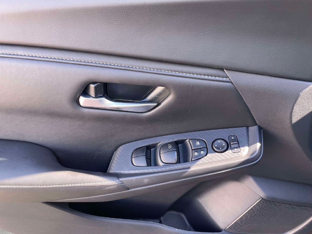 Used 2025 Nissan Sentra SV FWD image 17