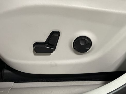 Used 2020 Jeep Cherokee Latitude Lux w/ Comfort/Convenience Group image 12