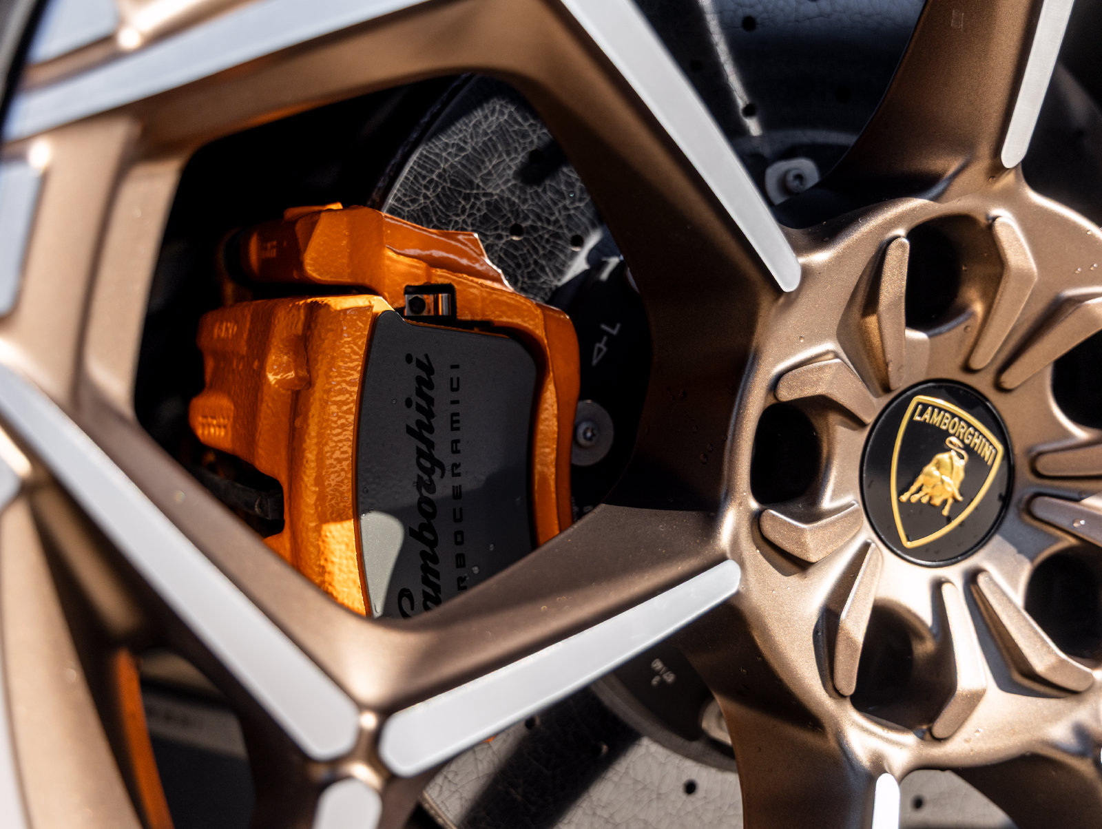 Used 2024 Lamborghini Urus Performante AWD/4WD image 18
