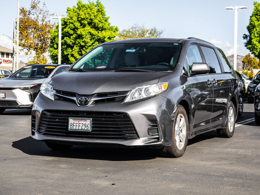 Used 2018 Toyota Sienna LE FWD image 4