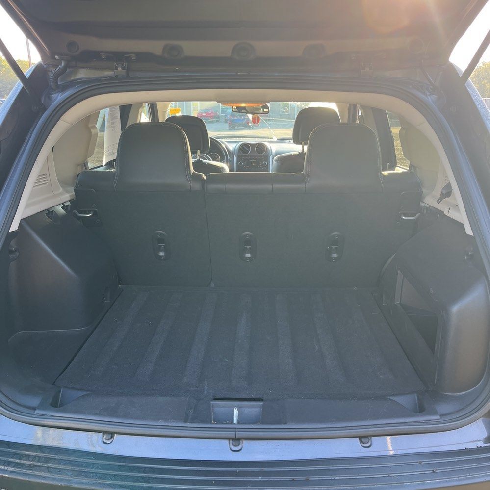 Used 2017 Jeep Compass Latitude AWD/4WD image 3