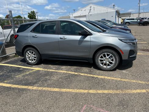 Used 2024 Chevrolet Equinox LS w/ Driver Confidence II Package FWD image 16