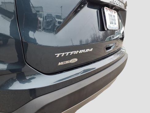 Used 2022 Ford Edge Titanium image 36