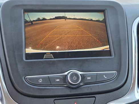 Used 2019 Chevrolet Equinox LS image 10