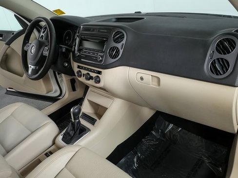 Used 2014 Volkswagen Tiguan SE image 20