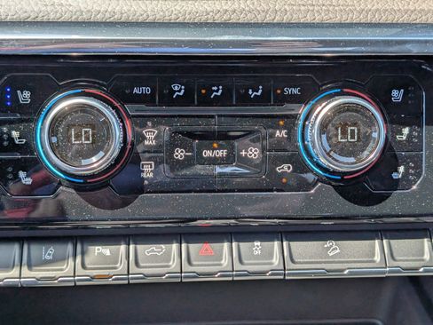 Used 2025 GMC Sierra 2500 Denali w/ Technology Package image 24