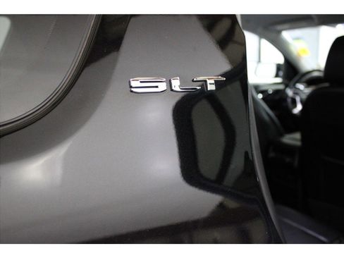 Used 2023 GMC Acadia SLT image 24