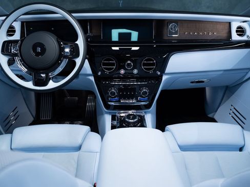 Used 2026 Rolls-Royce Phantom Sedan RWD image 26