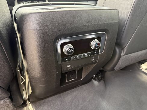 Used 2022 GMC Yukon XL Denali AWD/4WD image 28