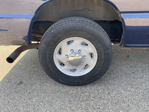 Used 2013 Ford E-350 and Econoline 350 Super Duty w/ Exterior Upgrade Pkg image 14