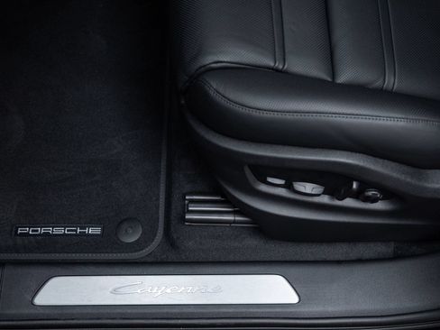 Certified 2026 Porsche Cayenne AWD/4WD image 22