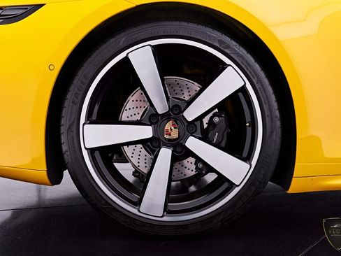 Used 2025 Porsche 911 Carrera RWD image 34