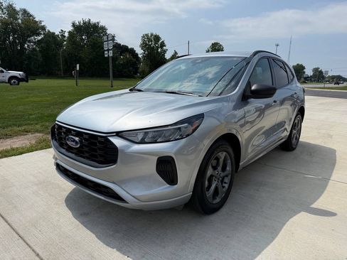 Used 2023 Ford Escape ST-Line w/ Tech Pack #1 AWD/4WD image 5